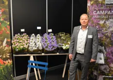 Claes Bastrup van Fairytale Flowers, dat met 20 hectare glas de grootste sierteler van Denemarken is. Campanula is een van de grootste productgroepen en men neemt ermee een significant deel van de wereldwijde handel voor diens rekening